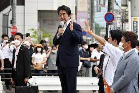 Vì sao ông Abe vận động tranh cử giữa phố?